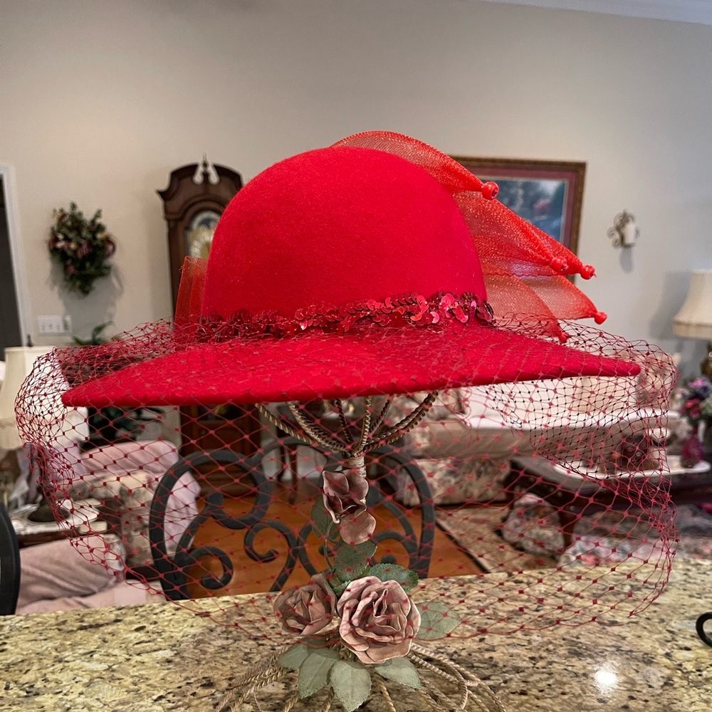 Dress Hat with Decorative Veil - Picture 4 of 5